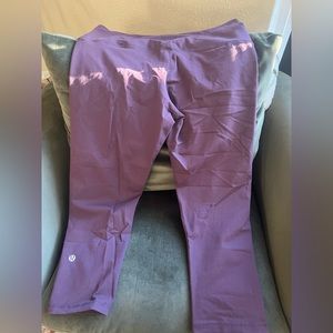 Lululemon high rise cropped leggings | black current | size 8